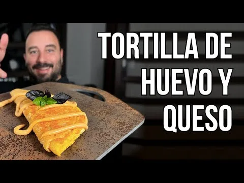Tortilla de huevo y queso parmesano