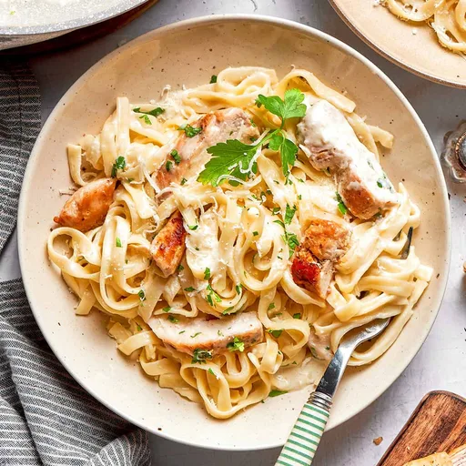 Pollo Fettuccine Alfredo