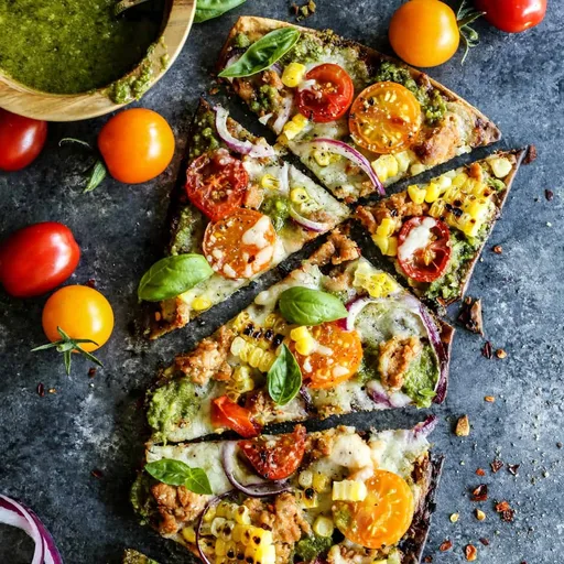 Pizza plana a la parrilla del mercado de agricultores