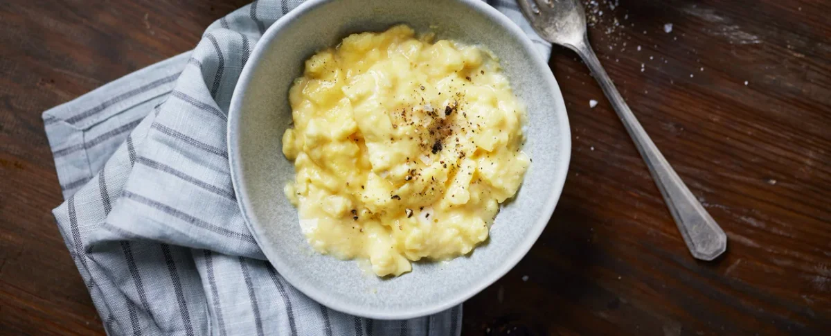 Le uova strapazzate più veloci con cottage cheese