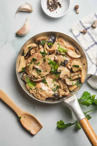 Muslos de pollo con salsa cremosa de setas