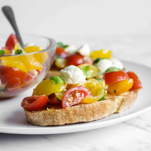 Bruschetta con mozzarella