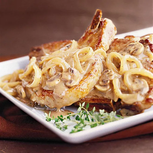 Chuletas de cerdo con salsa de champiñones