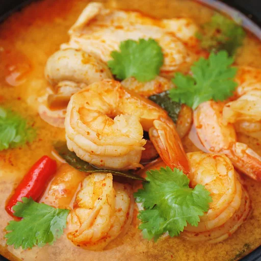 Sopa Tom Yum con Fideos