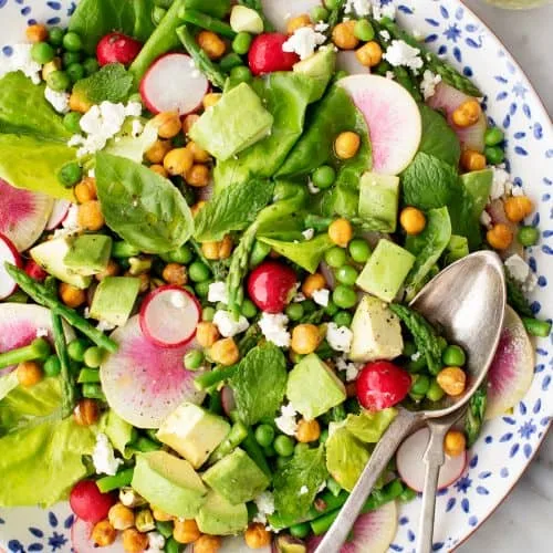 Ensalada primaveral brillante