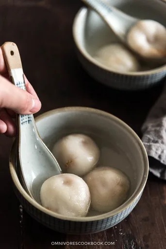 Tang Yuan (Sweet Rice Balls with Peanut Butter Filling)