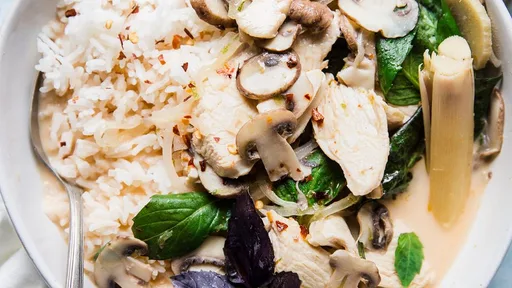 Coconut Chicken Soup: Tom Kha Gai