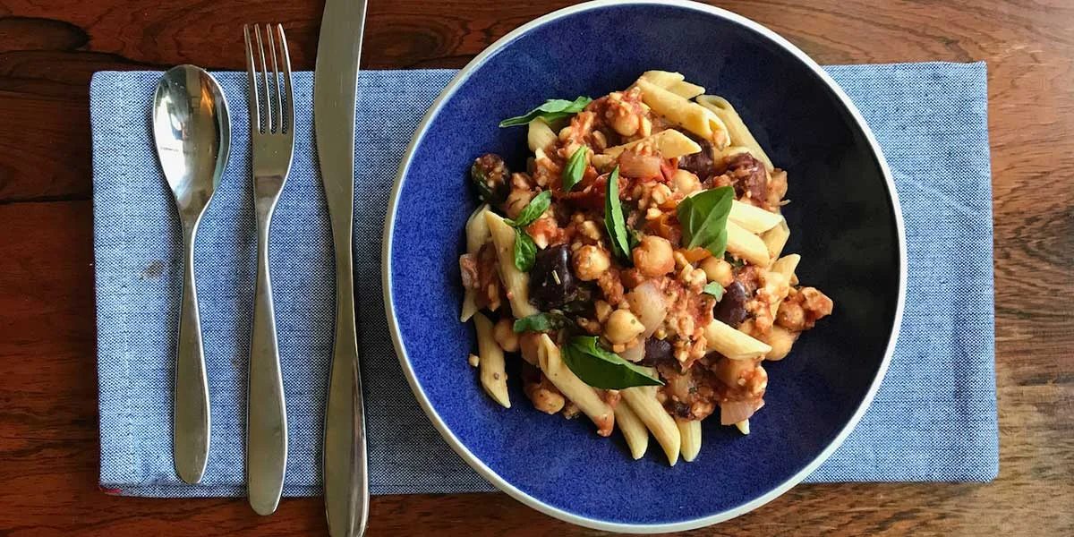 Vegane Puttanesca mit Kichererbsen