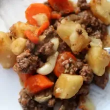 Ternera y patatas con mantequilla