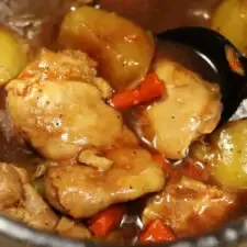 Estofado de muslos de pollo
