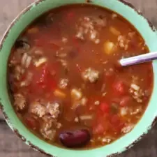 Sopa de arroz con judías rojas