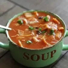 Sopa de fajita de pollo con queso pepper jack