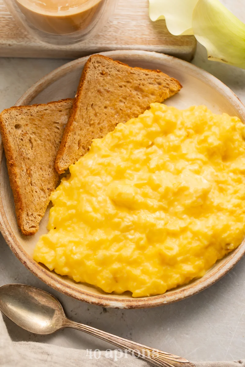 Mom's Favorite Cheesy Scrambled Eggs