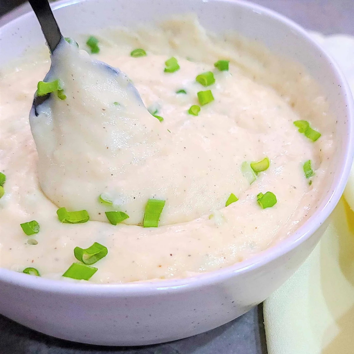 Purê de batatas inteiras com cream cheese