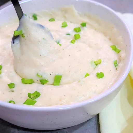 Purê de batatas inteiras com cream cheese