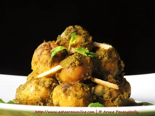 Chutneywale Aloo | Baby Potatoes in Coriander + Mint Gravy