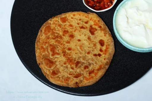 Kala Chana Aur Pyaaz ke Parathe: A Marwadi Recipe