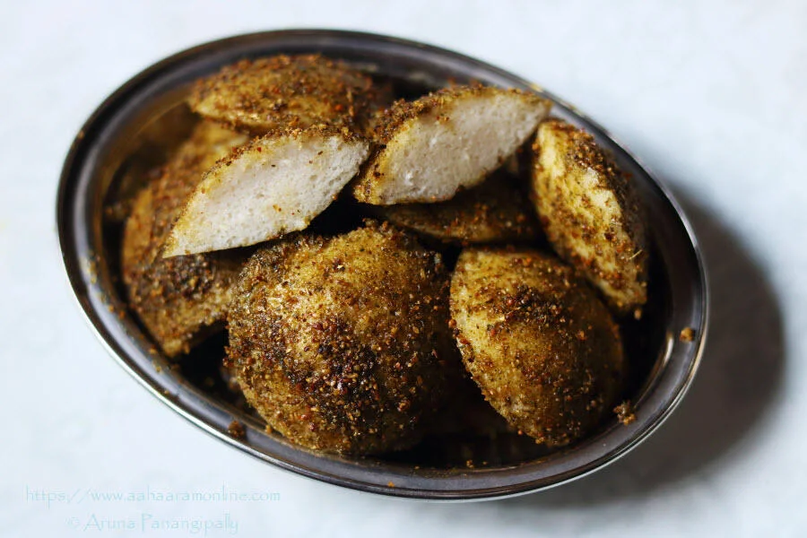 Karivepaku Podi Idli | Karuvepillai Podi Idli