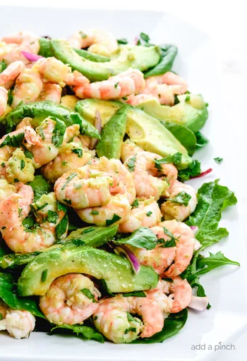 Ensalada fácil de aguacate y camarones a los cítricos