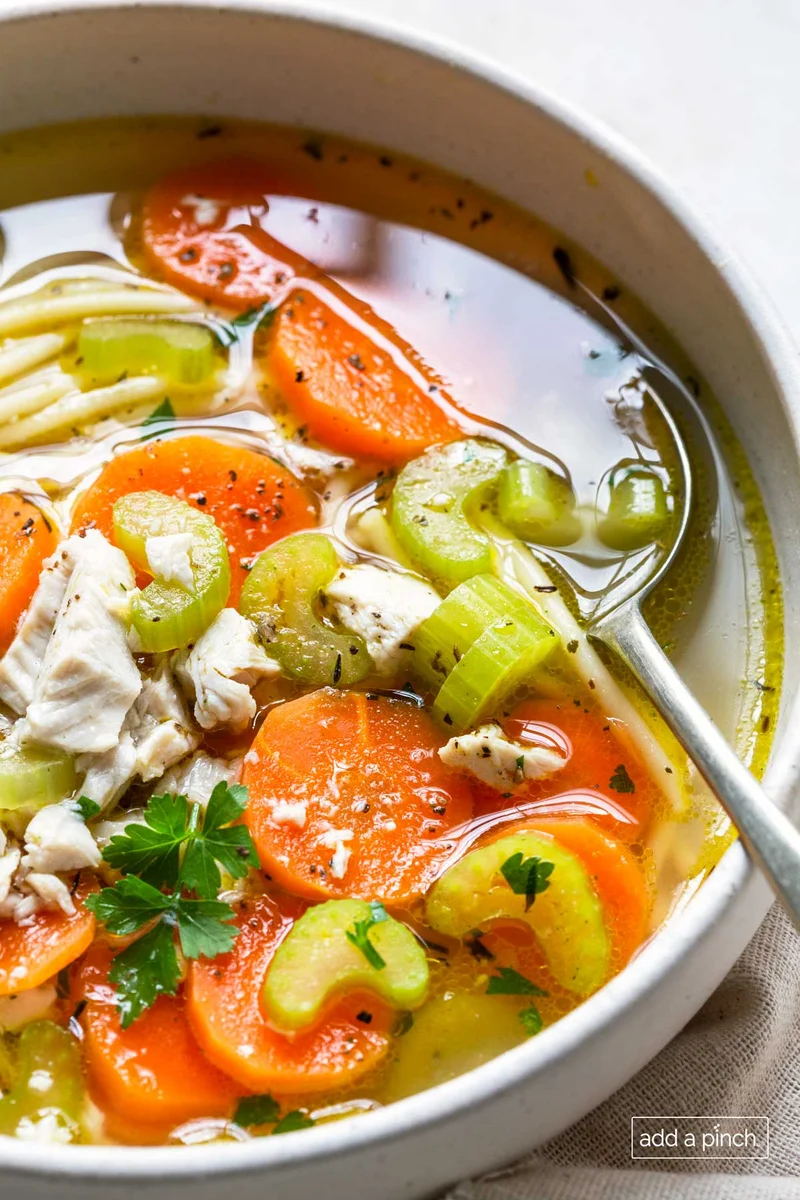 Receta de sopa de pollo con fideos