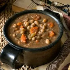 Slow Cooker Tuscan White Bean Soup