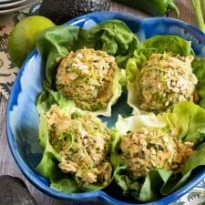 Barcas de lechuga con ensalada de atún al estilo suroeste