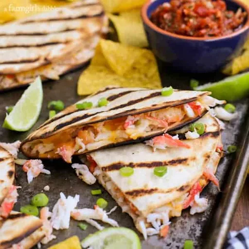 Quesadillas de centollo a la plancha con queso