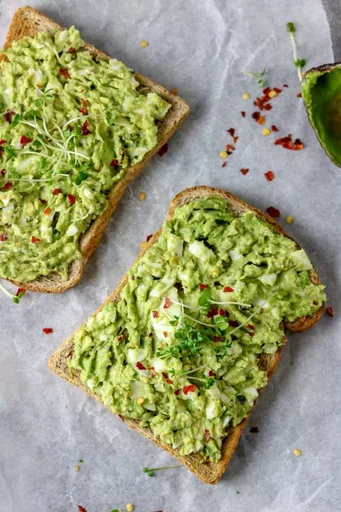 Ensalada de huevo y aguacate fácil