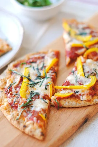 Pizza de pan pita integral