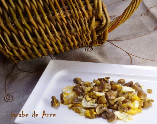 Revuelto de champiñones al ajillo