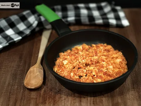 Receta de revuelto fácil de huevo y tomate