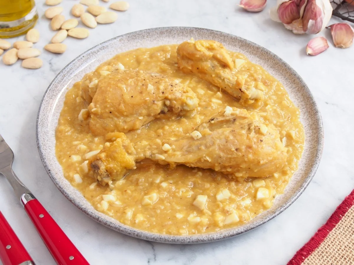 Pollo en pepitoria