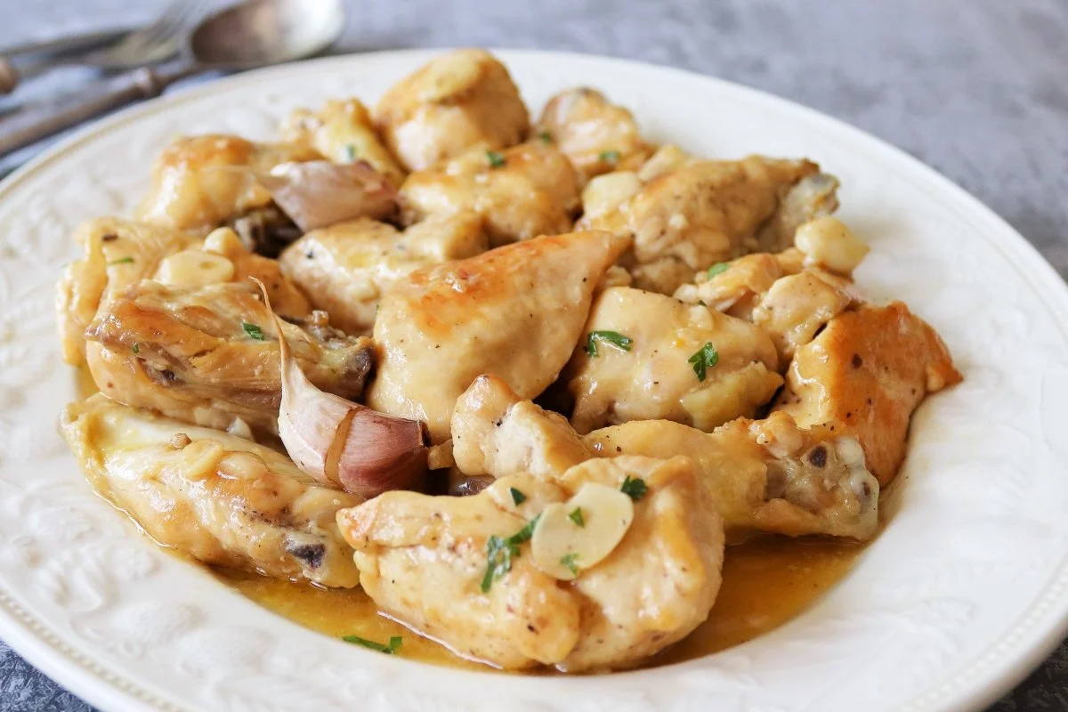 Pollo al ajillo