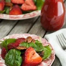 Ensalada de espinacas y fresas con vinagreta de fresa