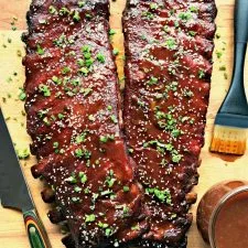 Costillas de cerdo ahumadas agridulcemente picantes