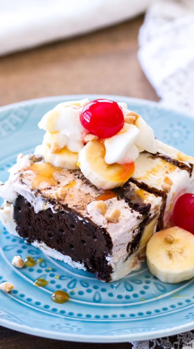 Tarta de sándwich de helado tipo banana split