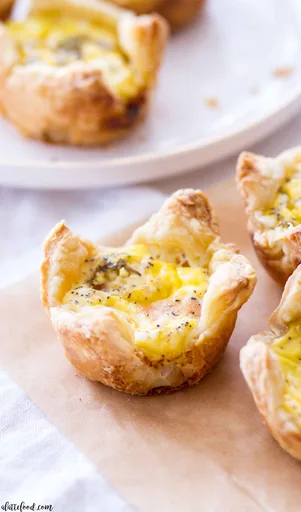 Miniquiches de jamón y queso cheddar