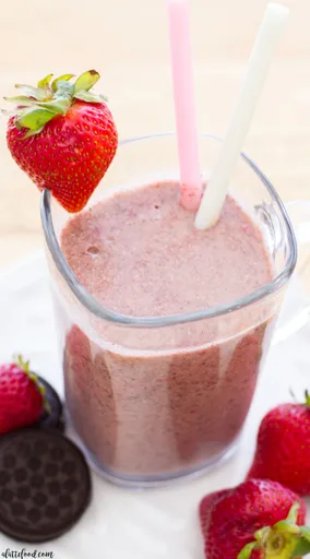 Skinny Strawberry Oreo Milkshakes