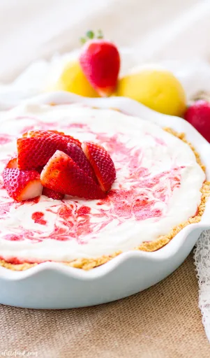 Strawberry Lemonade Icebox Pie