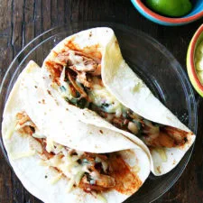 Tacos Clásicos de Tinga de Pollo