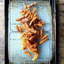 Patatas dulces fritas de corte grueso