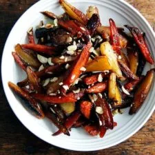 Zanahorias doblemente asadas con miel y almendras