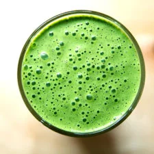 Green Smoothie with Spinach, Almond Butter, & Dates