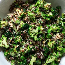 Ensalada crujiente de brocoli