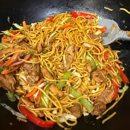Chow Mein de pollo en pequeña cantidad
