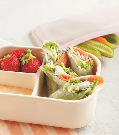 Rollitos de primavera de salmón ahumado y queso a las finas hierbas