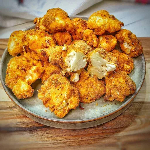 Bocados de coliflor asiáticos en freidora de aire