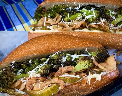 Bocadillo de brócoli asado
