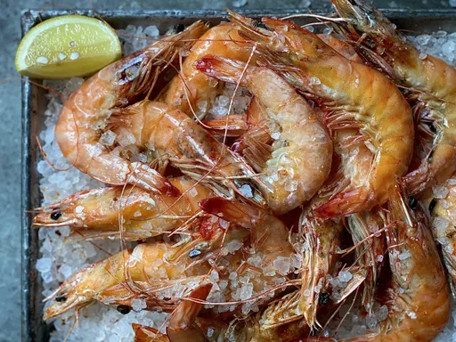 Gambas asadas a la sal