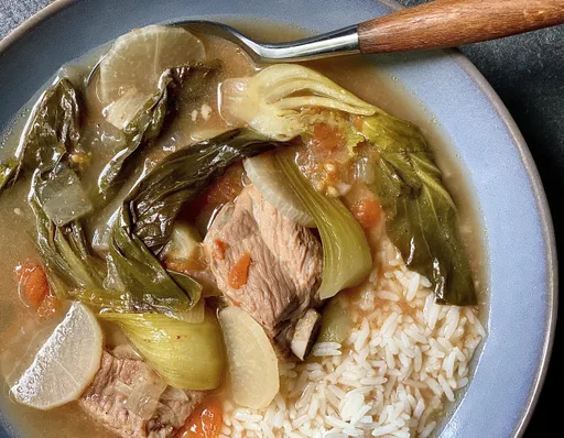 Sinigang (sopa agria filipina)